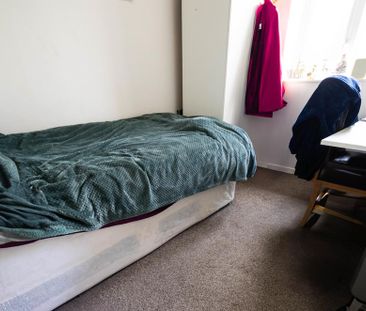 4 bedroom terraced house to rent - Photo 5