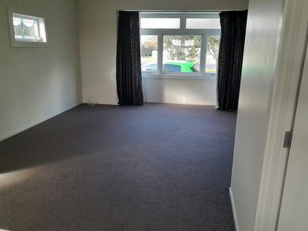 Pukekohe, 96 Edinburgh Street - Photo 2