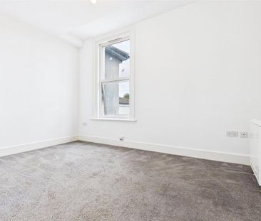 Property to rent - Photo 2