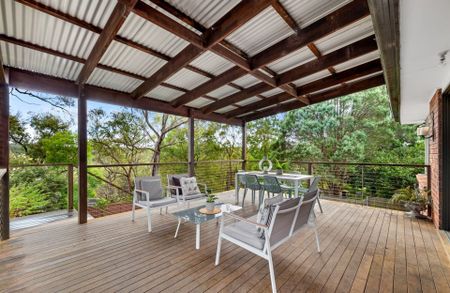 122 White Cross Road, Winmalee - Photo 4