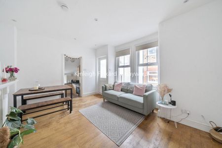 4 bedroom property to rent - Photo 3