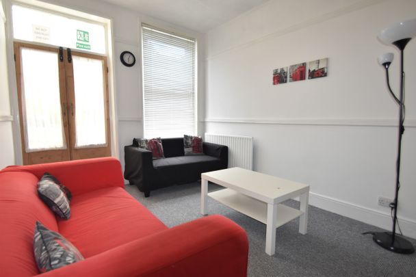 3 bedroom terraced house to rent - Photo 1