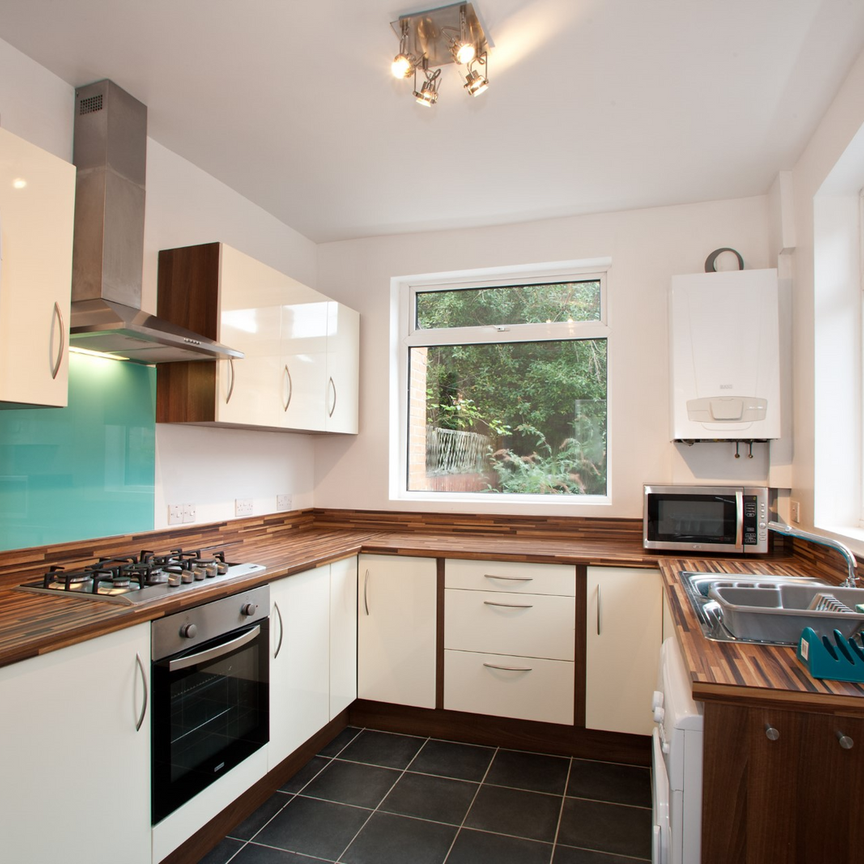 Room 2, 17 Collington Street, Beeston, Nottingham, Nottinghamshire, NG9 1FJ - Photo 1