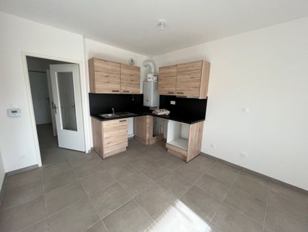 Location Appartement 3 pièces 65m² LILLE 59000 - Photo 5