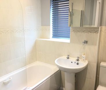 3 bedroom semi-detached house to rent - Photo 3