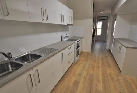 TERRIFIC TOWNHOUSE - 4x1 Renovated + Low Maintenance Yard - Photo 5