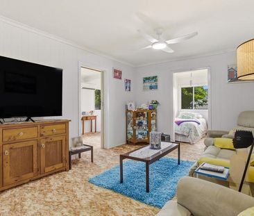 OLD SCHOOL CHARM - WALK TO SCHOOLS & BEACH - Photo 3