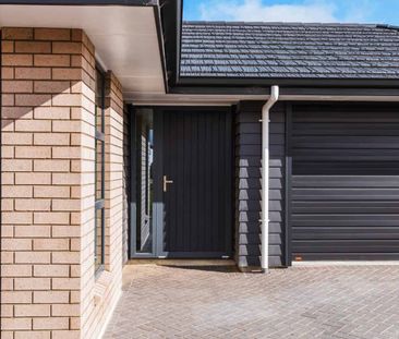 Brand New Four Bedroom - Low Maintenance - High Comfort - Photo 4