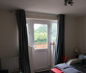 2 bedroom maisonette to rent - Photo 1