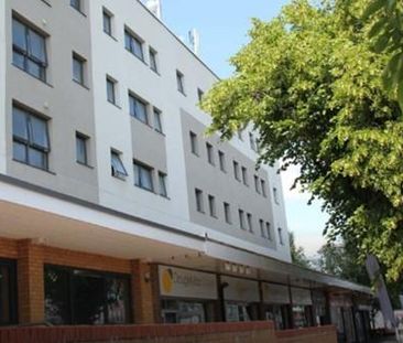 1 bedroom in a flat share to rent - Photo 2