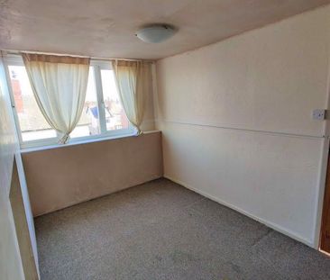 4 bedroom terraced house to rent - Photo 5