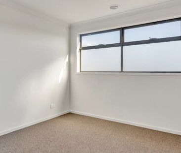 Modern Townhouse in Jubilee, Wyndham Vale - Photo 4