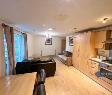 2 bedroom flat to rent - Photo 3