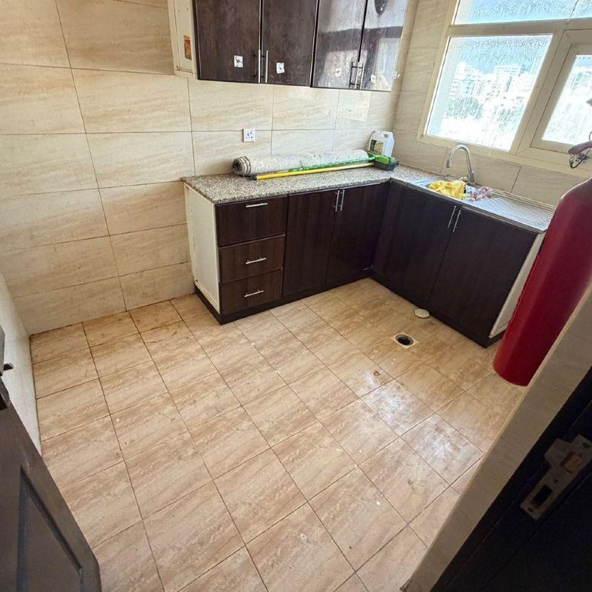 One bedroom and living room, central air conditio - Photo 1