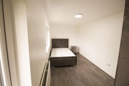 1 bedroom in a house share to rent - Photo 3
