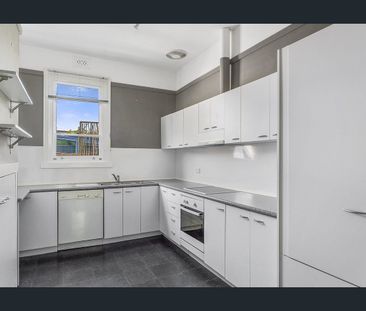 Family home with character and charm - Photo 1