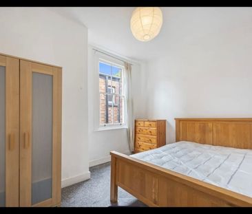 2 Bed Penthouse, St Marys Road, NW10 - Photo 4