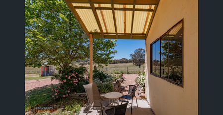 Private Country Cottage with Peaceful Rural Outlooks - Photo 2