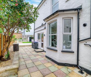 1 bedroom in a house share to rent - Photo 2