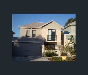 MODERN DUAL LEVEL TOWNHOUSE IN MAYLANDS - Photo 4