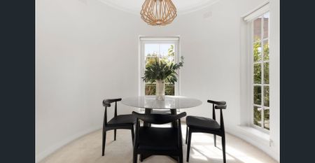 1 Bedroom Art Deco Apartment In The Village - Photo 4