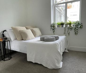 8 bedroom terraced house to rent - Photo 5