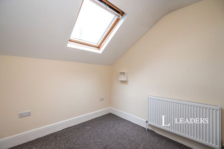 2 bedroom apartment to rent Victoria Road North, Southsea, Hampshire, PO5 - Photo 3