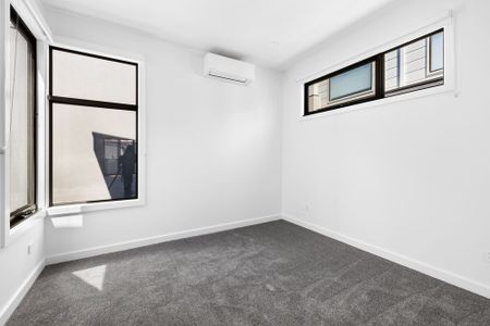 STUNNING BRAND NEW TWO BED TOWNHOUSE! - Photo 2