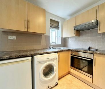 Ground floor maisonette to rent on - Photo 5