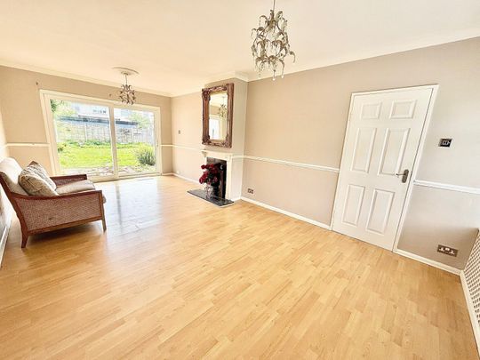 Chapel Fields, Old Harlow, CM17 - Photo 1