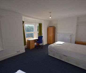 4 bedroom terraced house to rent - Photo 5