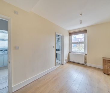 3 bedroom flat to rent - Photo 1