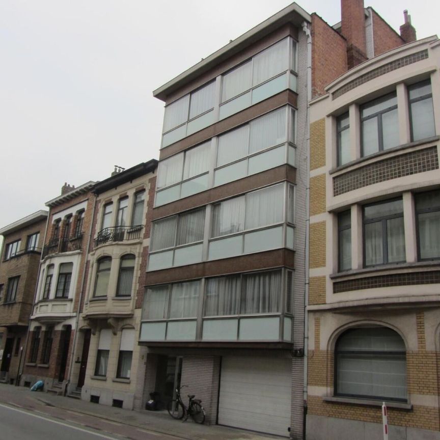 Appartement op de 1ste verdieping, ideaal gelegen vlakbij het station van Mechelen. - Photo 1