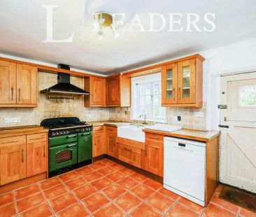 4 bedroom detached house to rent - Photo 3