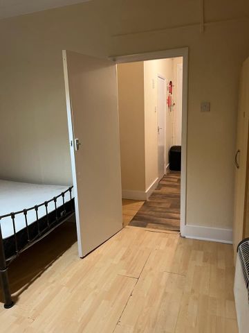 Studio Flat, Lindley Road, E10 - Photo 3