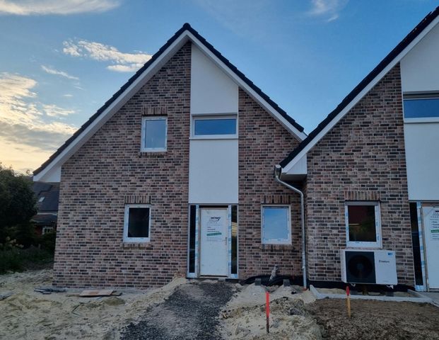 Neubau Doppelhaushälfte in begehrter Lage - Foto 1