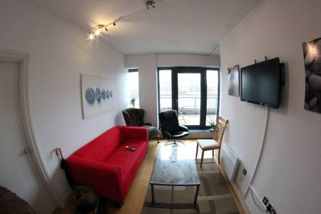 1 bedroom in a flat share to rent - Photo 4