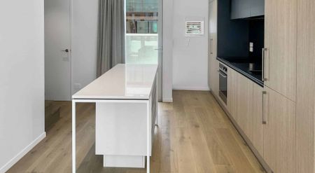 CITY CENTRE - THREE BEDROOM, THREE BATHROOM LUXURY TOWNHOUSE - Photo 2