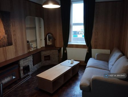 1 bedroom in a house share to rent - Photo 2