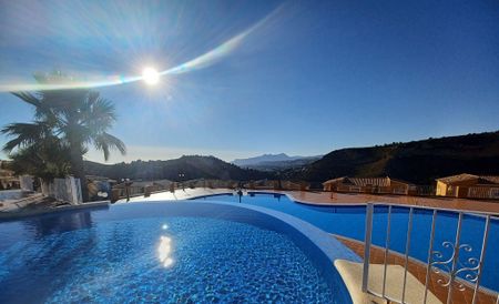 Villa for rent with 4 bedrooms and 3 bathrooms with stunning views - Photo 5