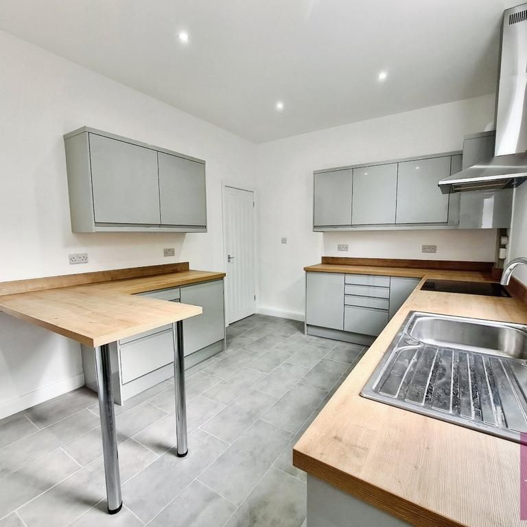 2 bedroom terraced house to rent - Photo 1
