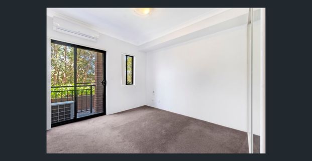 CONTEMPORARY LIVING IN AN IDEAL LOCATION! - Photo 1