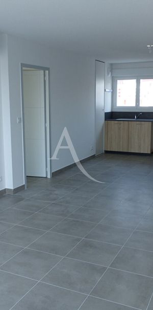 Location Appartement 3 pièces 71m² - Photo 1