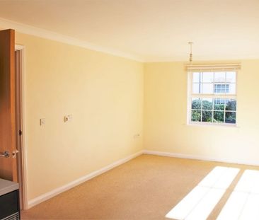 Gatehouse Court, Taunton - Photo 2