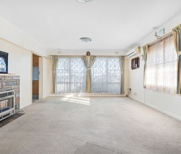 Spacious Family Home in a Prime Corner Position - Photo 2