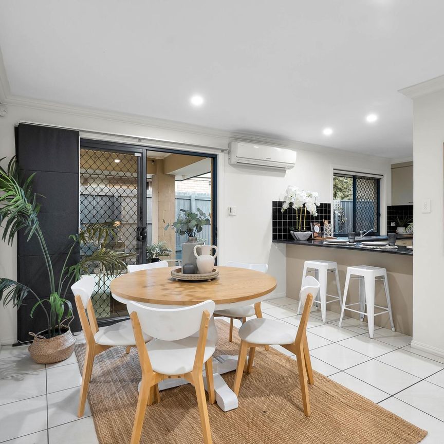 MODERN COMFORT - FAMILY HOME - PRIME LOCATION - Photo 1