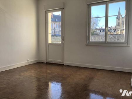 COUTANCES, place Général de Gaulle, appartement 4 pièces - Photo 2