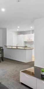 Spacious Two Bedroom in Boutique Apartments - Photo 4