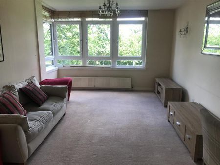 3 bedroom maisonette to rent - Photo 2