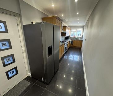 3 bedroom semi-detached house to rent - Photo 3